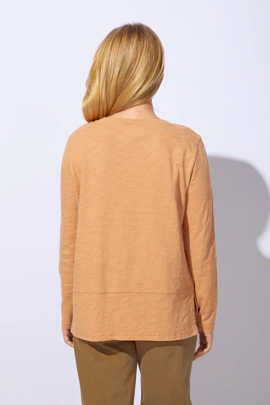 Destination Flower Easy V-Tee - Honey - BAY WINDOW