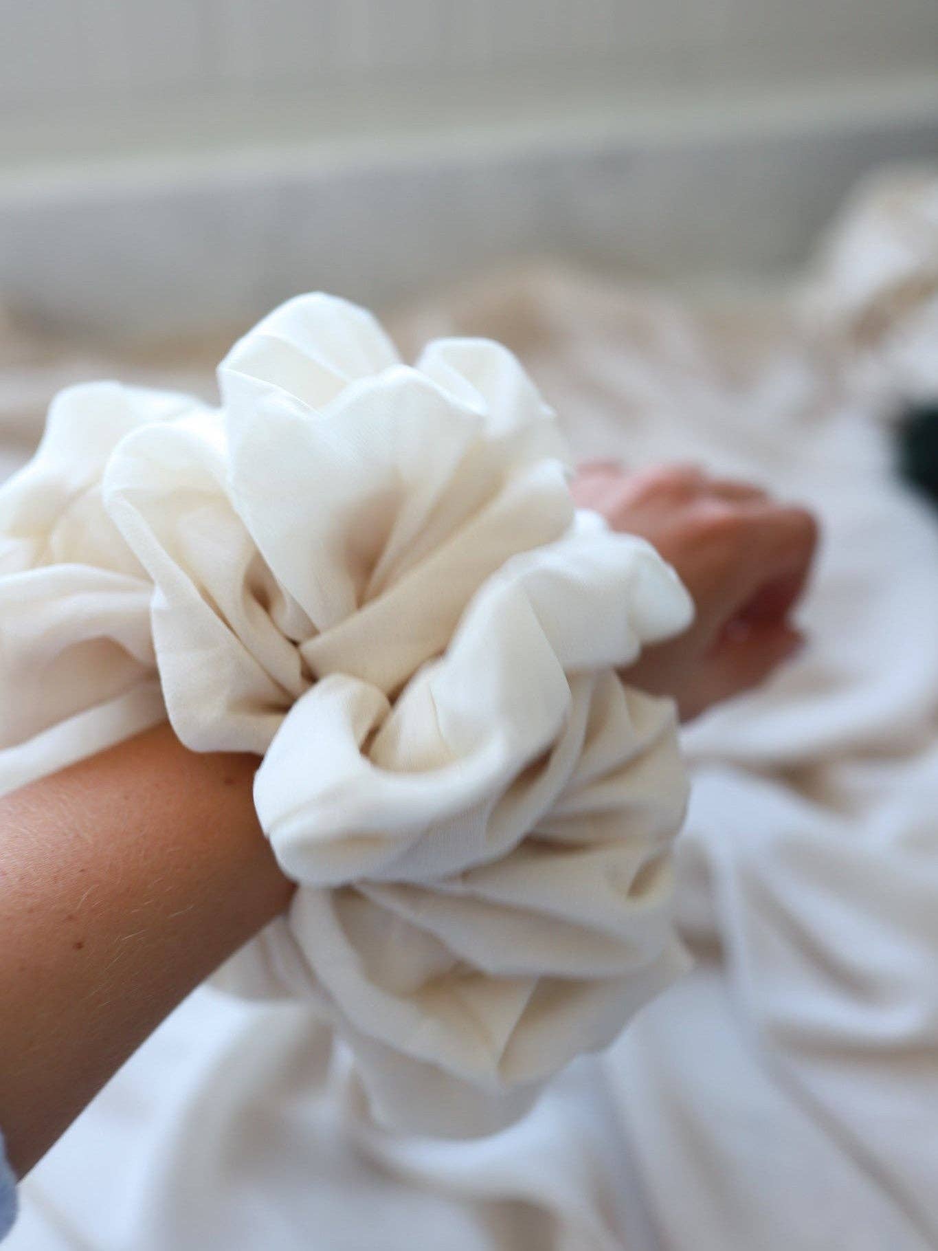 Jumbo Scrunchie - BAY WINDOW