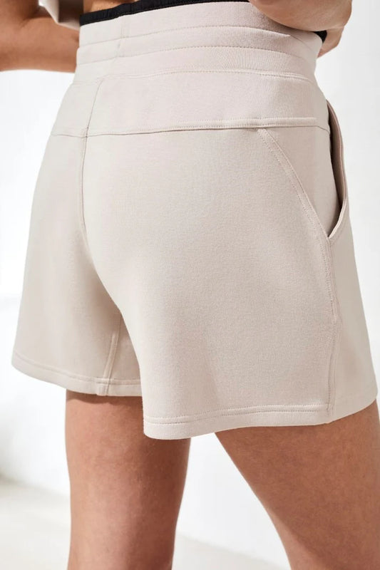 Techno Lux Pull on Short w/ Contrast Detail - Sand Dune