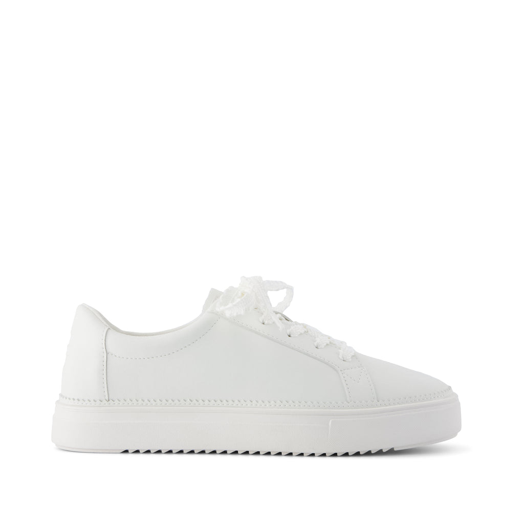 Izzy Sneaker