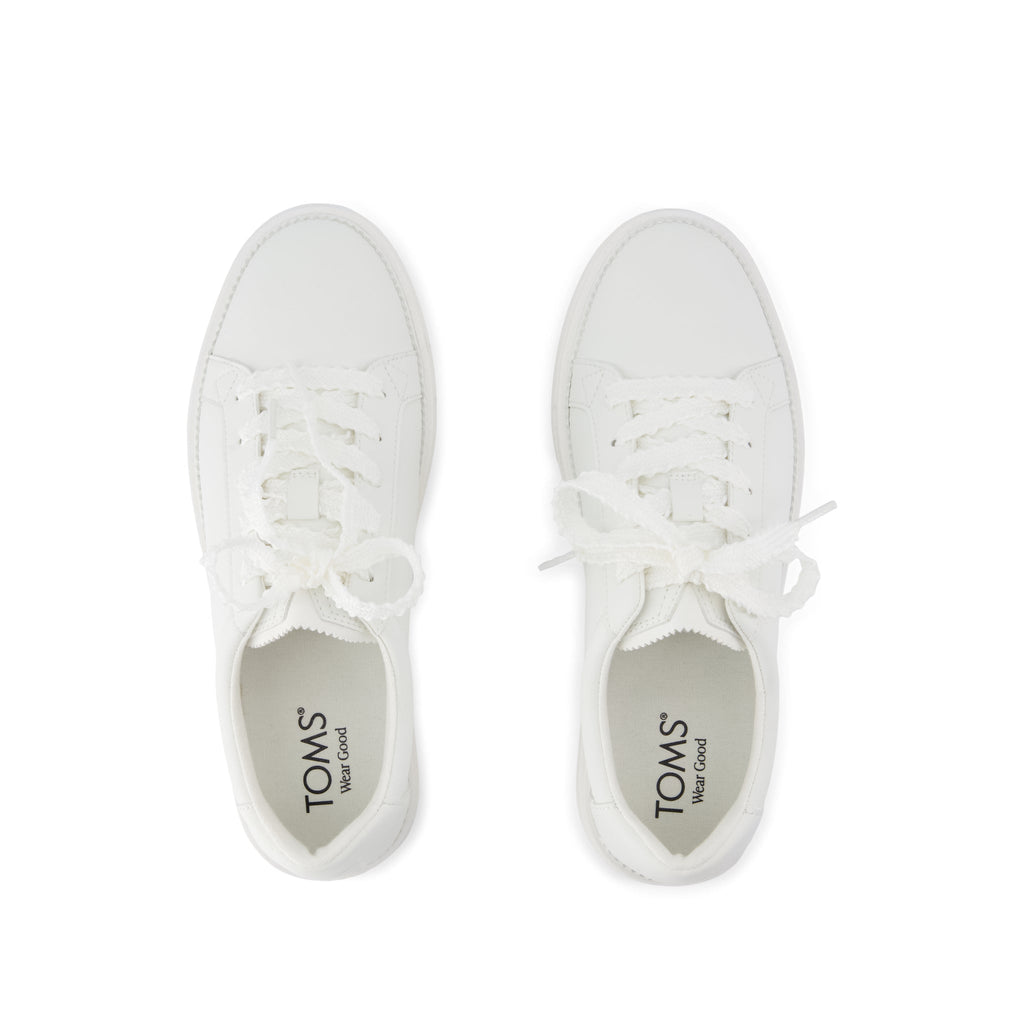 Izzy Sneaker