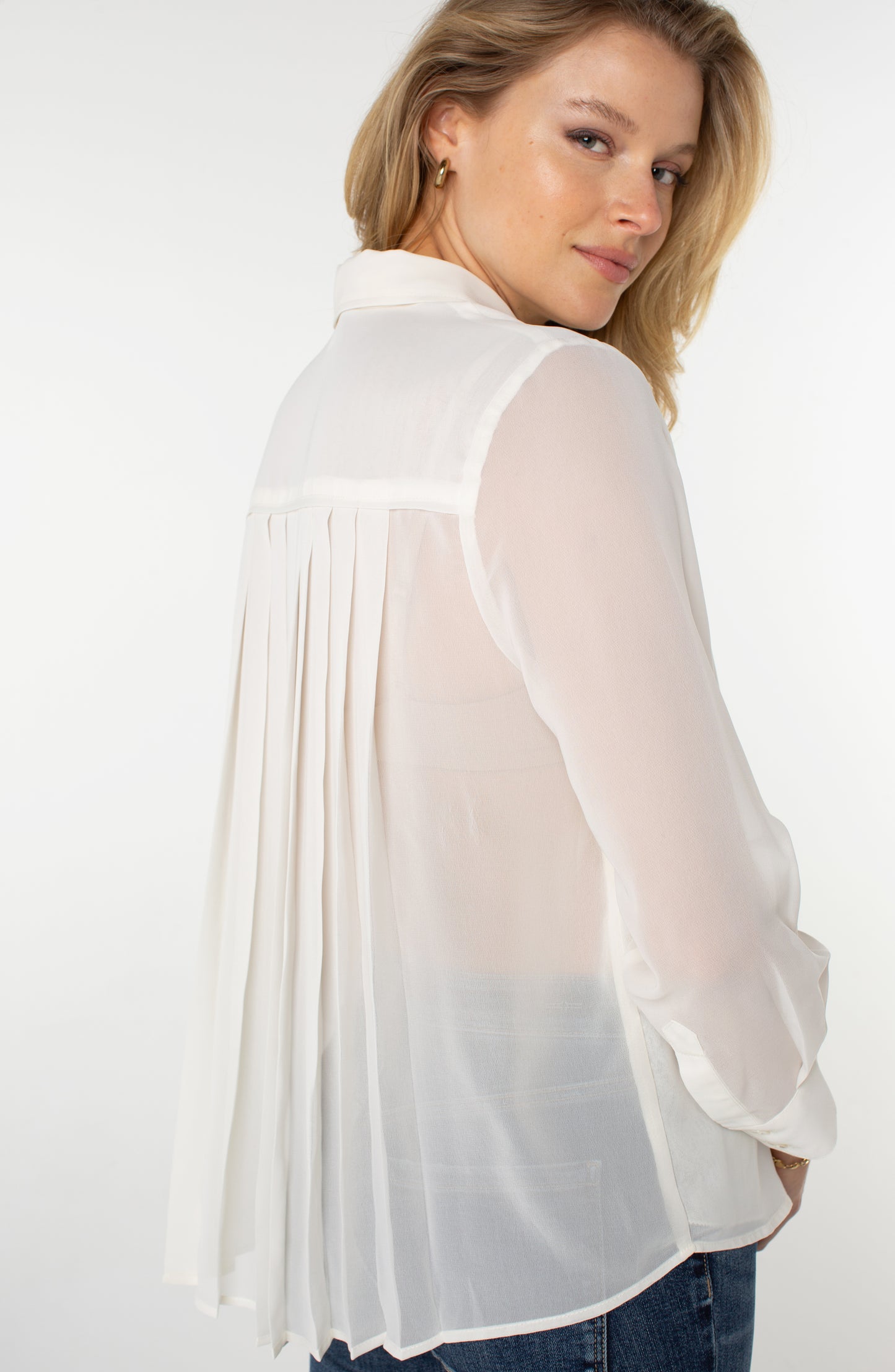 Long Sleeve Woven Shirt w/ Pleat Back Detail